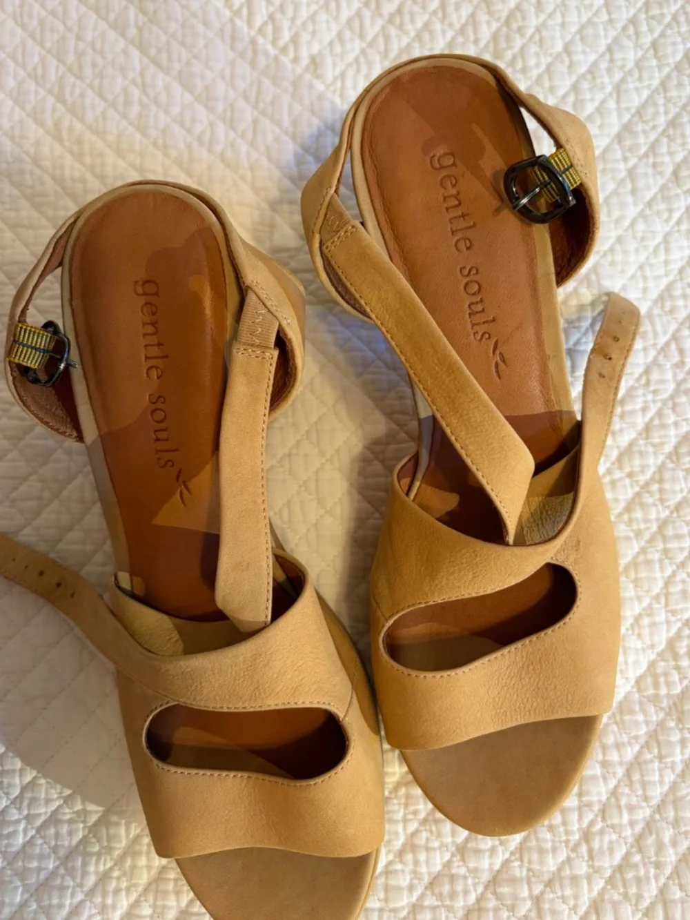 Gentle Souls Sz 10 Suede Crisscross Platform Sandals